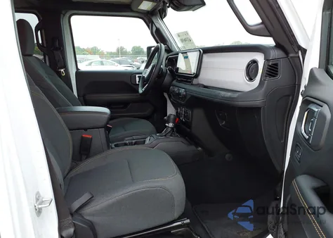 2025 Jeep Wrangler 4-Door Sahara 4X4 z USA, uszkodzony, nr VIN 1C4PJXEN3SW570518